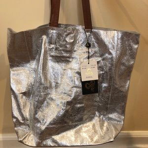 Sorial metallic silver tote
